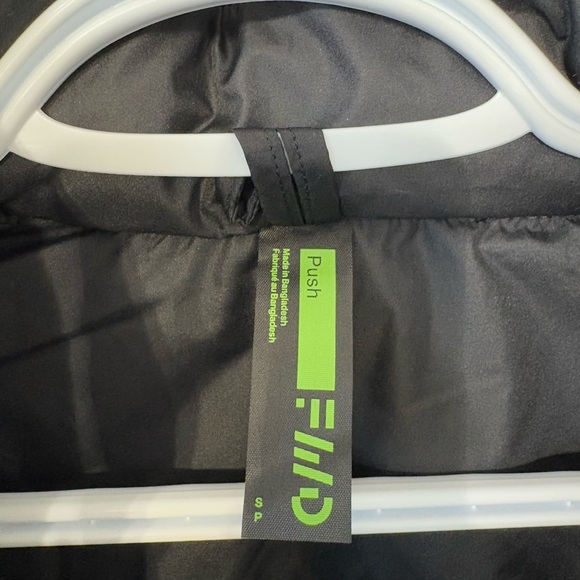 Push FWD Women's Primaloft Training Jacket in Black sized Small - Picture 12 of 14